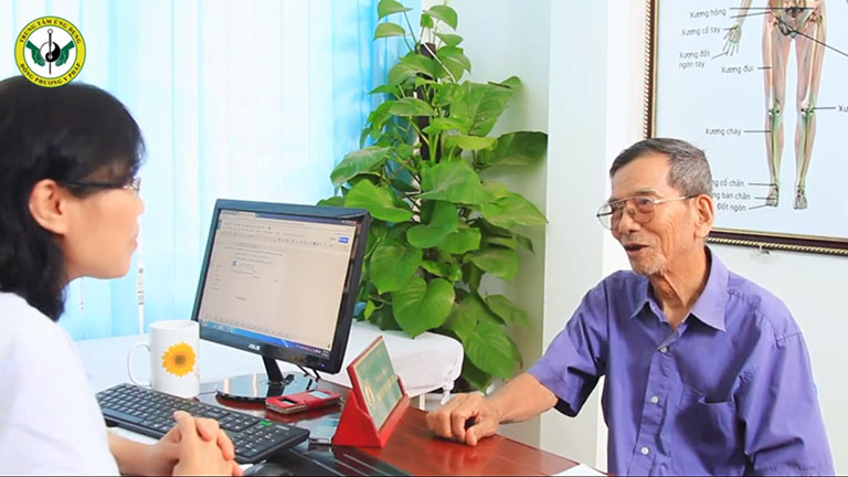 Bệnh nhân sẽ được thăm khám kỹ lưỡng trước khi xác định liệu trình trị liệu Bệnh nhân sẽ được thăm khám kỹ lưỡng trước khi xác định liệu trình trị liệu