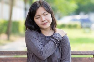 Phương pháp điều trị viêm đau buốt khớp vai tốt và an toàn