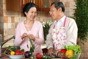 Mắc bệnh viêm khớp dạng thấp kiêng ăn gì và nên ăn gì tốt?