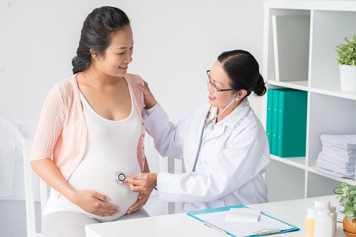 Bị đau khớp háng bên trái khi mang thai không nên chủ quan