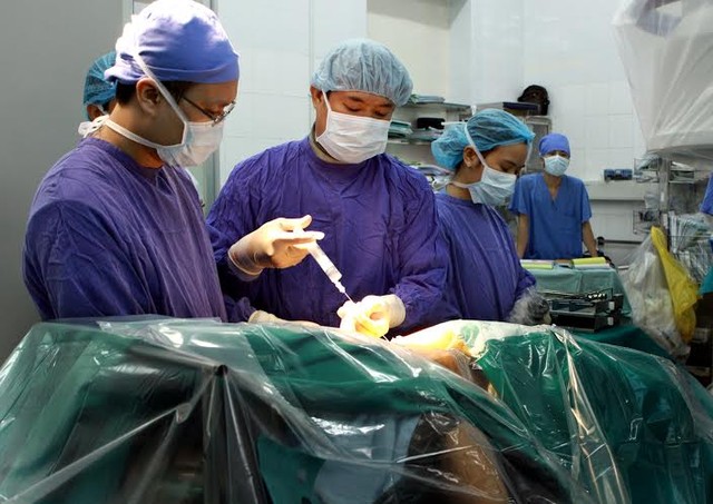 Phẫu thuật cột sống thường áp dụng cho những trường hợp đau nặng