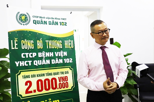 Nghệ sĩ Trần Đức chia sẻ về sức khỏe tại lễ khai trương